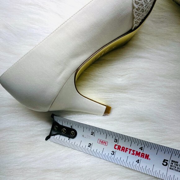 Adrianna Papell Jude Ivory Satin Kitten Heel Size 7W - New in box - Picture 4 of 4
